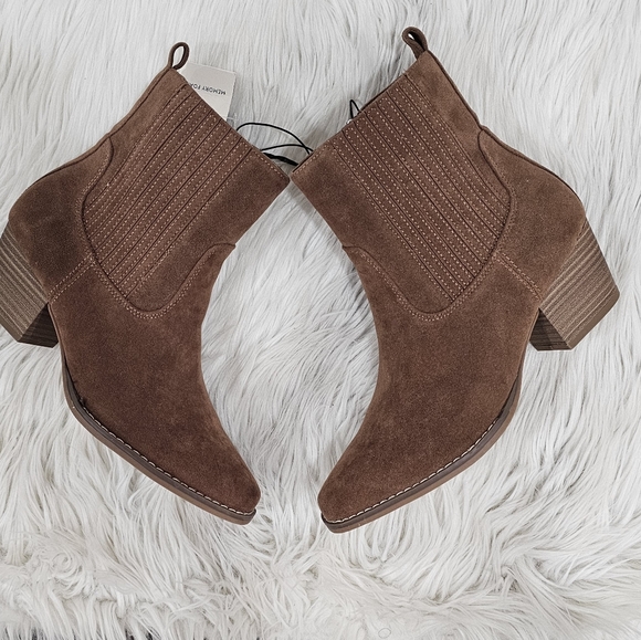 Universal thread  memory foam suede heeled ankle boots - Picture 5 of 6